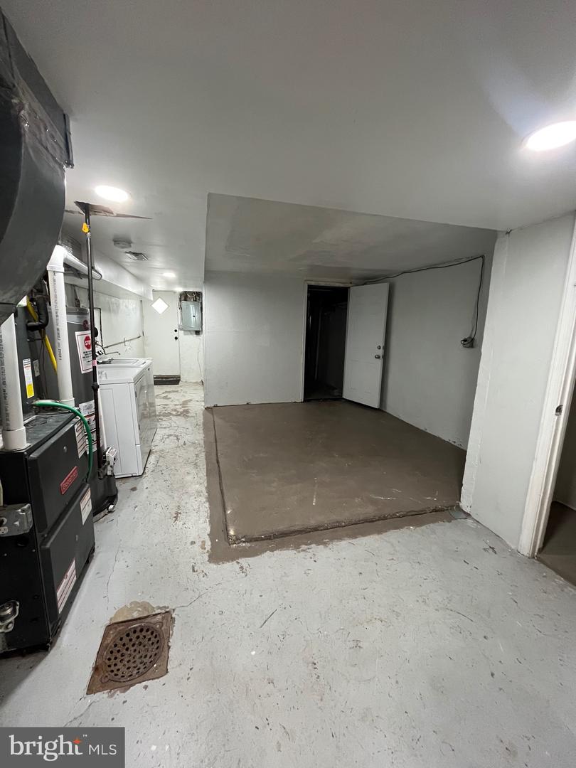 850 Longshore Ave Property Photo 21