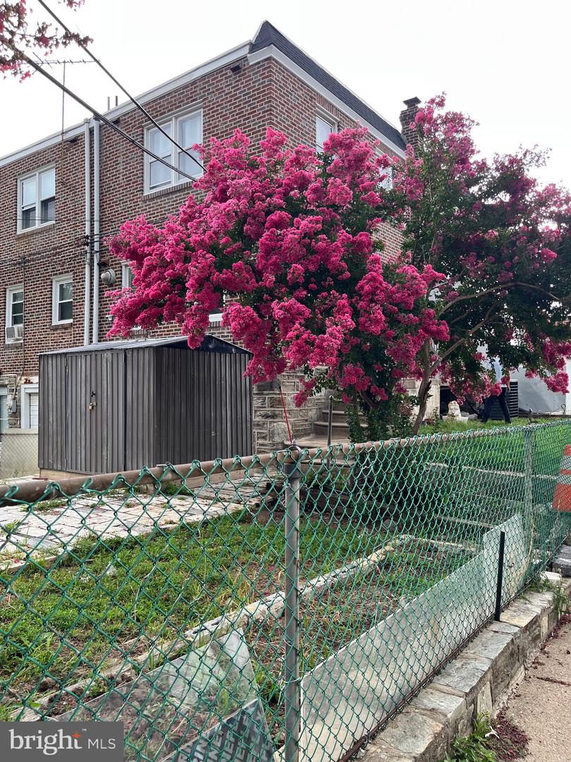 850 Longshore Ave Property Photo 24