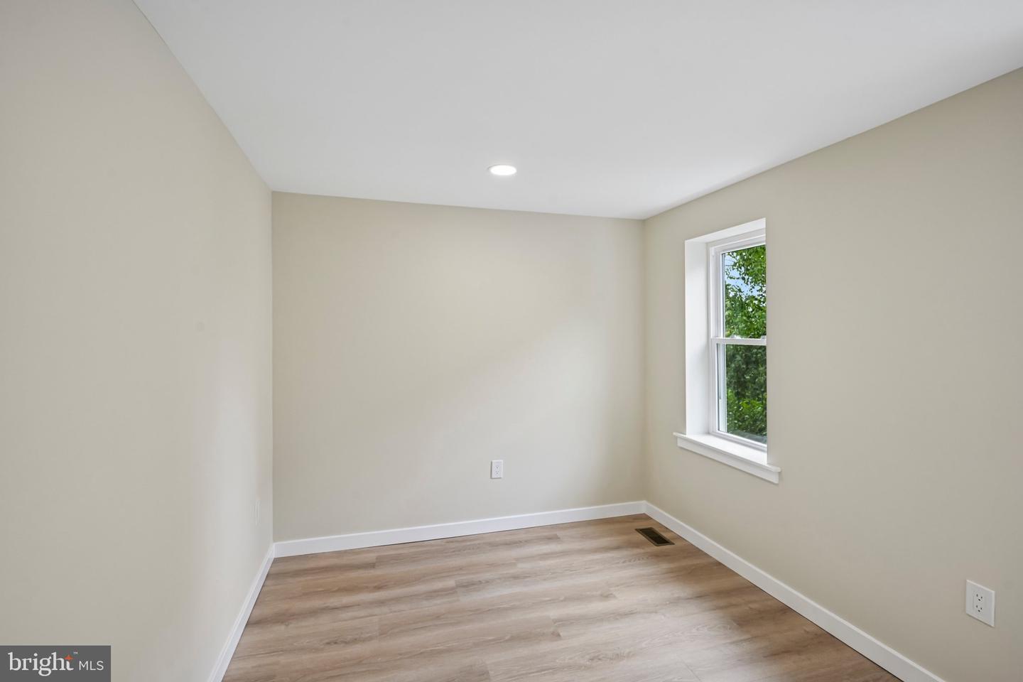 848 N Uber St Property Photo 16