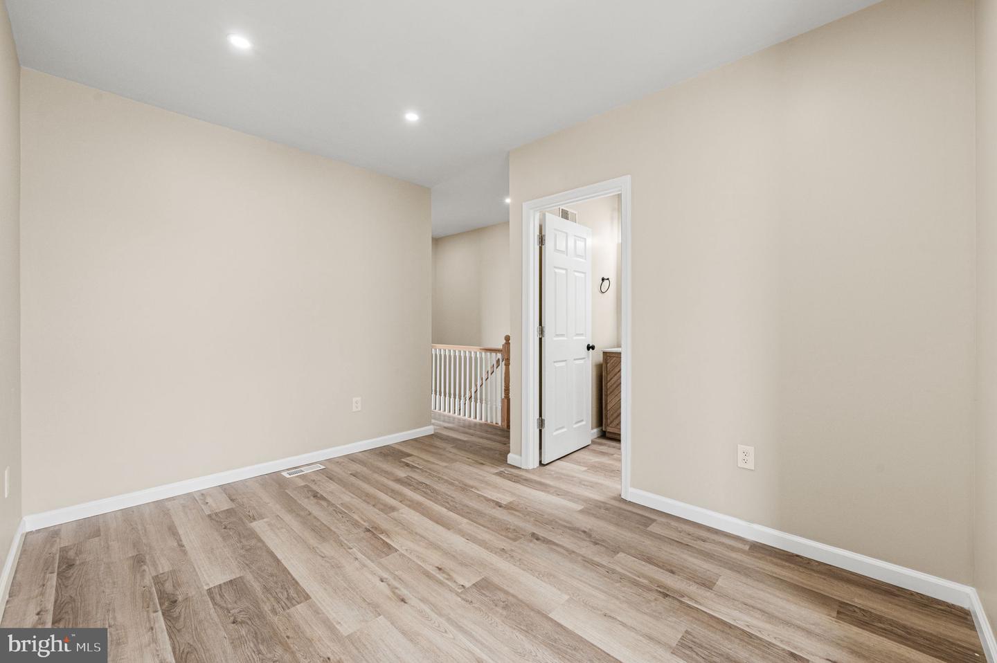 301 W Ruscomb St Property Photo 10