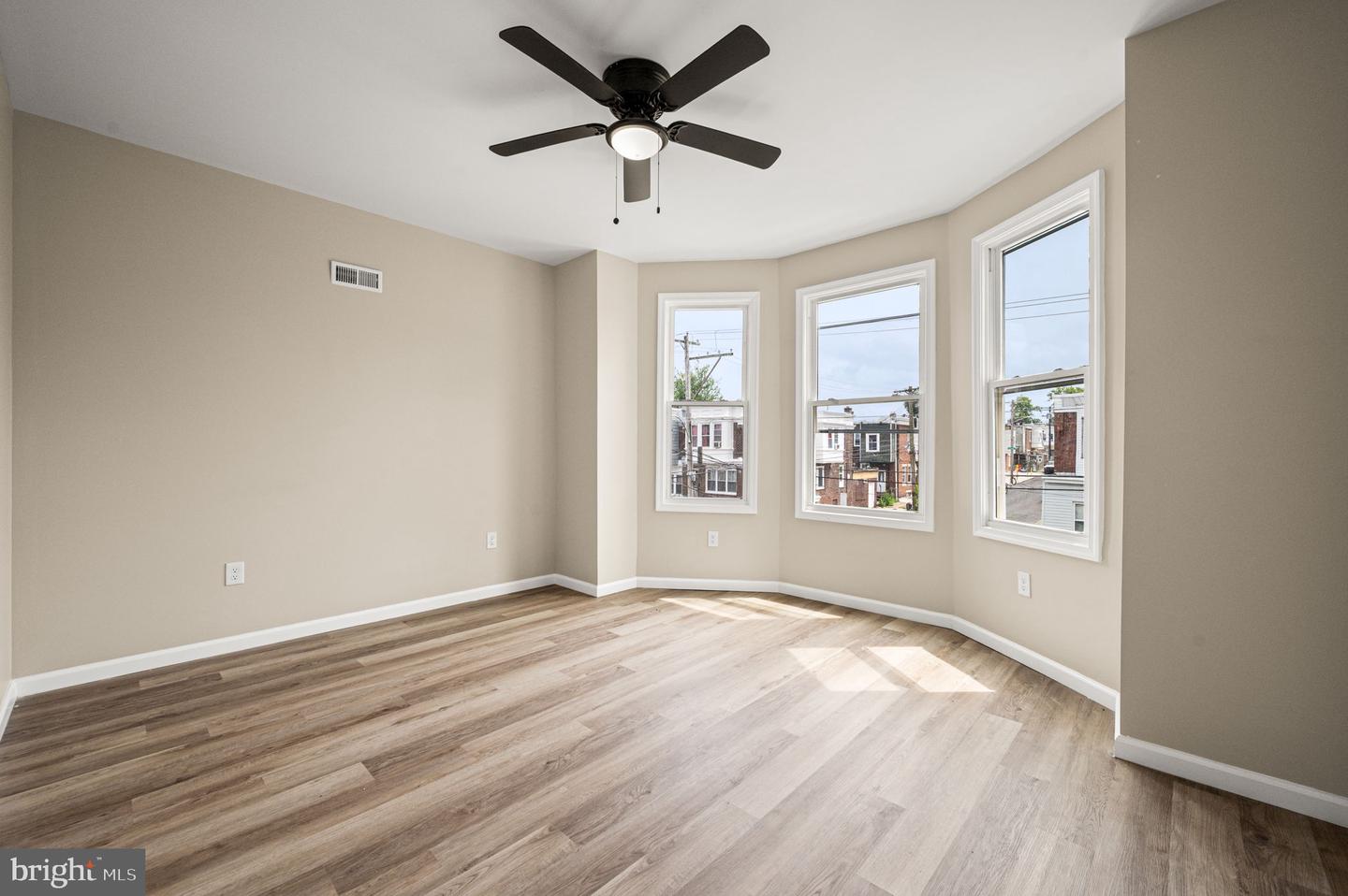 301 W Ruscomb St Property Photo 14