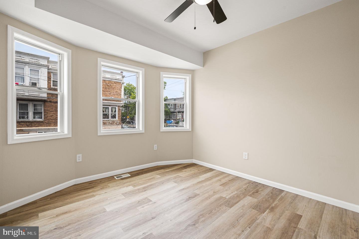 301 W Ruscomb St Property Photo 16