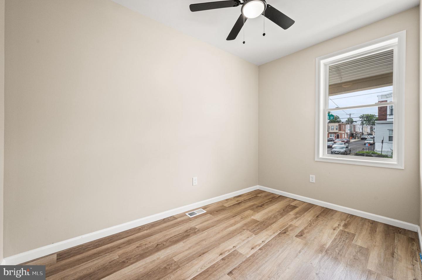301 W Ruscomb St Property Photo 18