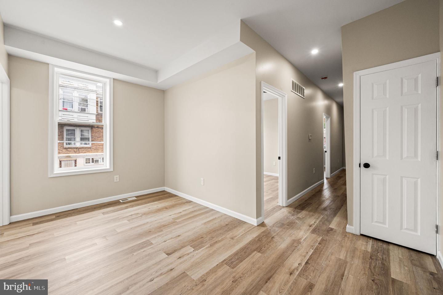 301 W Ruscomb St Property Photo 19