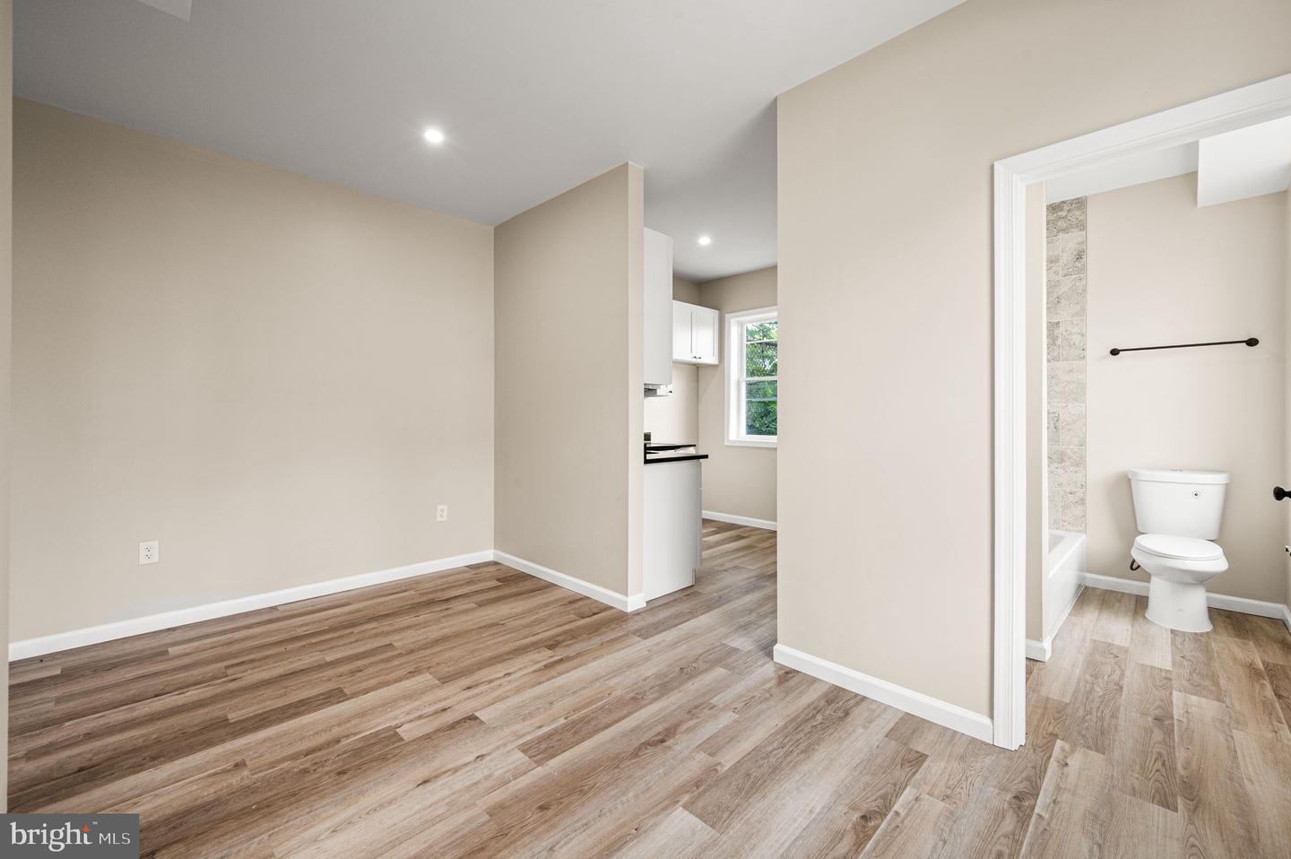 301 W Ruscomb St Property Photo 21