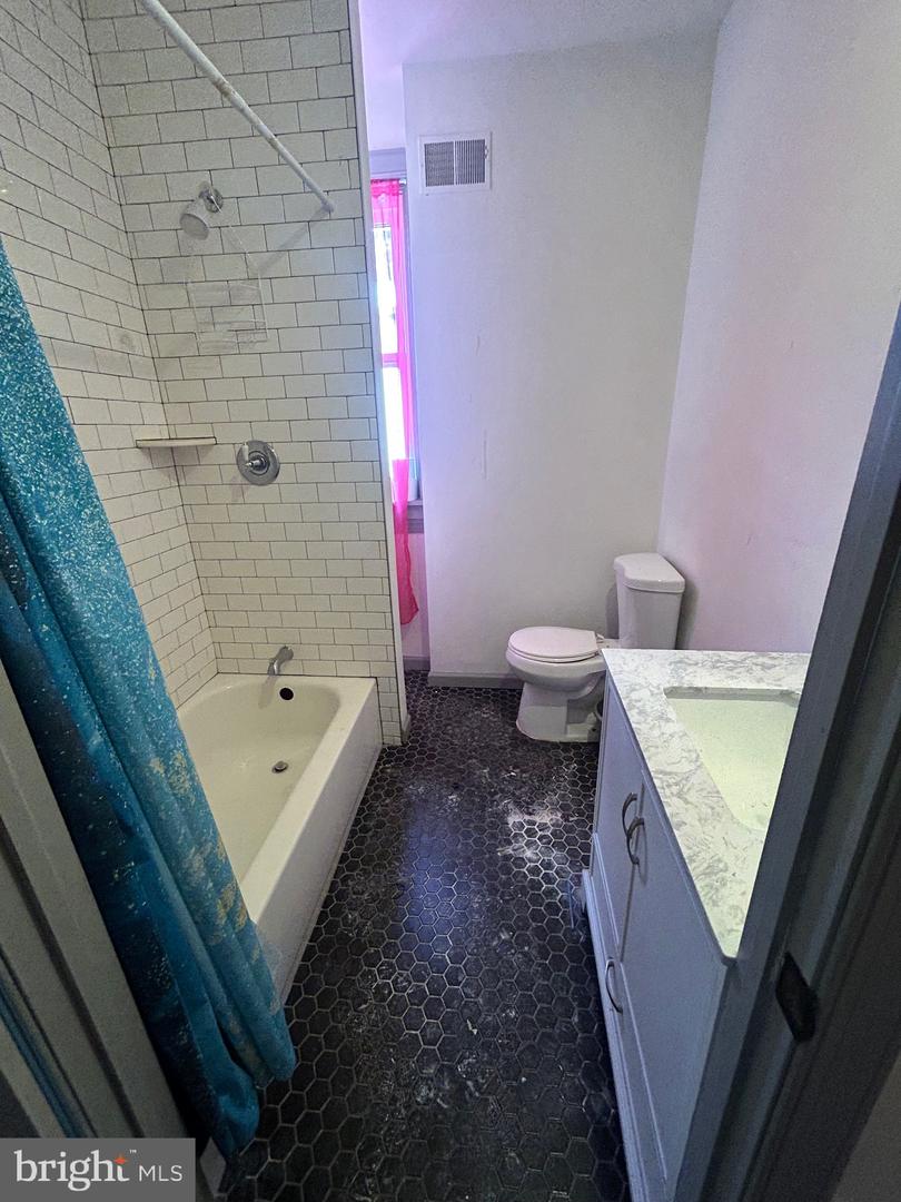 2845 Jasper St Property Photo 4