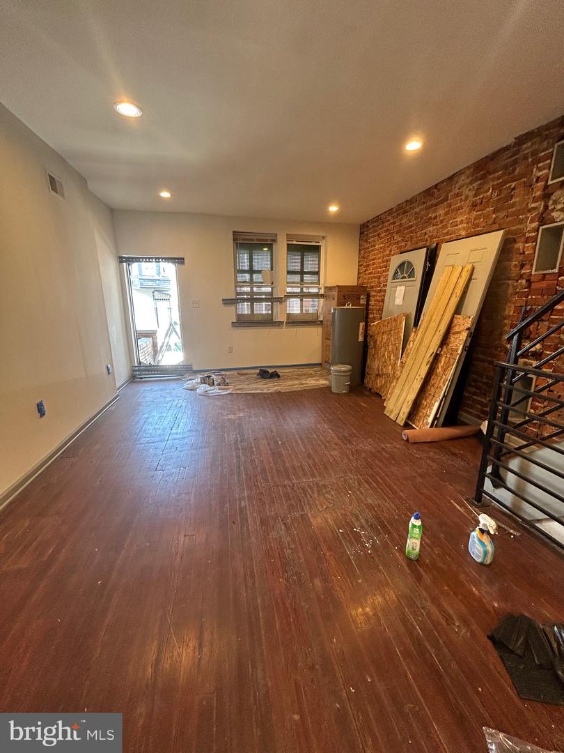 2845 Jasper St Property Photo 5