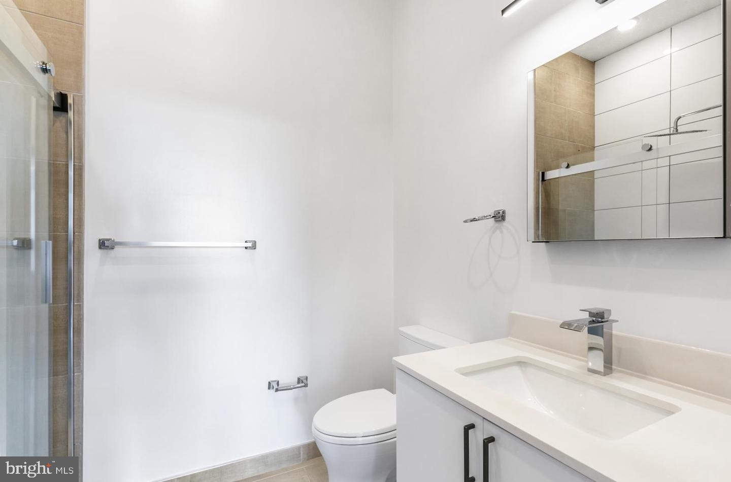 1935 E Hazzard St #301 Property Photo 8