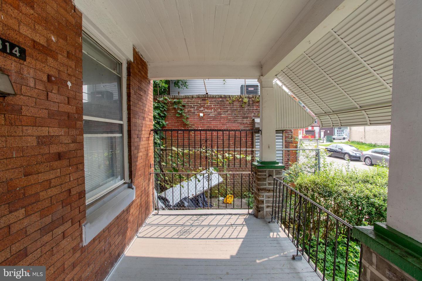 814 E Woodlawn St Property Photo 6