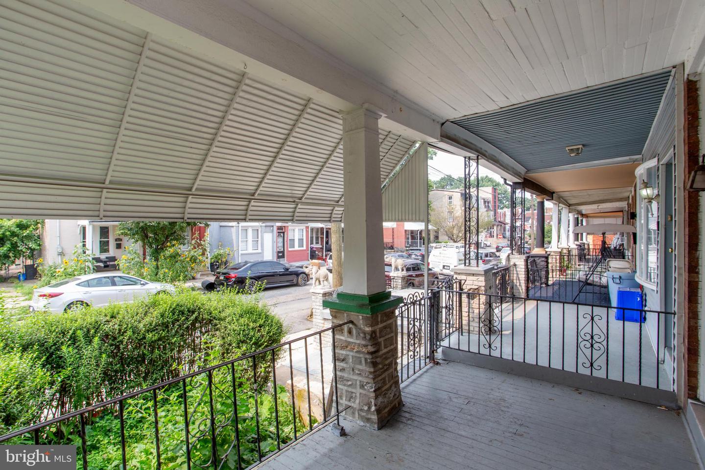 814 E Woodlawn St Property Photo 8