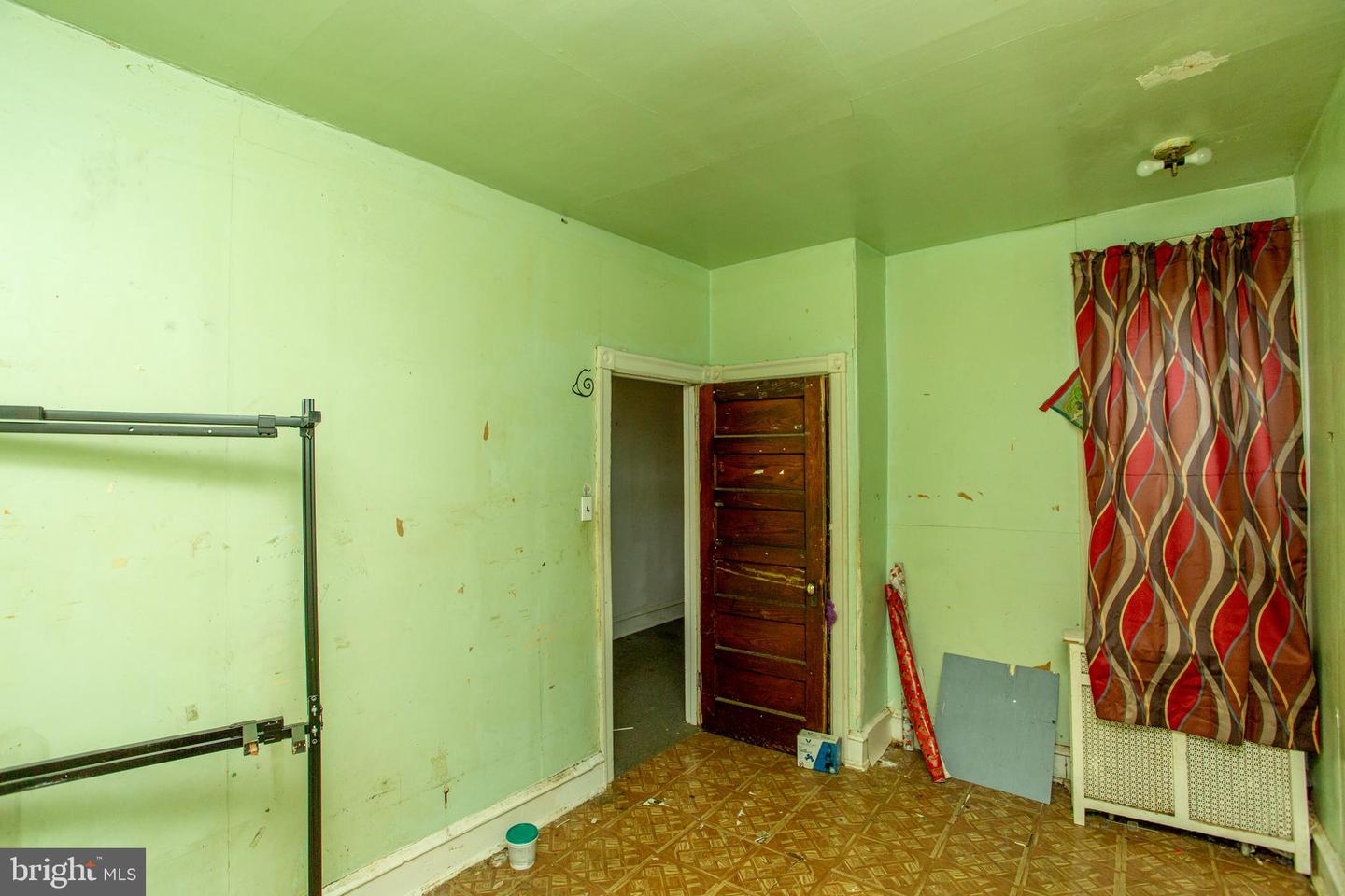 814 E Woodlawn St Property Photo 44