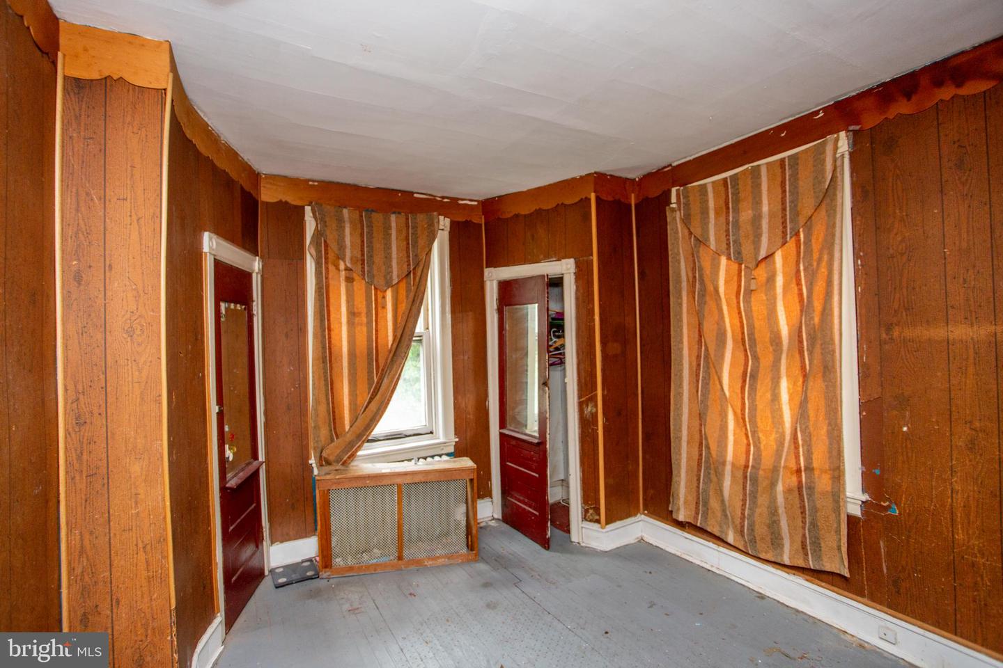814 E Woodlawn St Property Photo 50