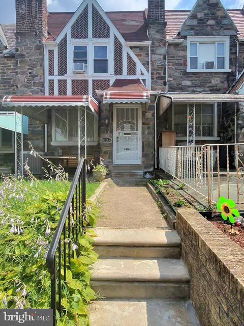 5726 W Jefferson St Property Photo 1