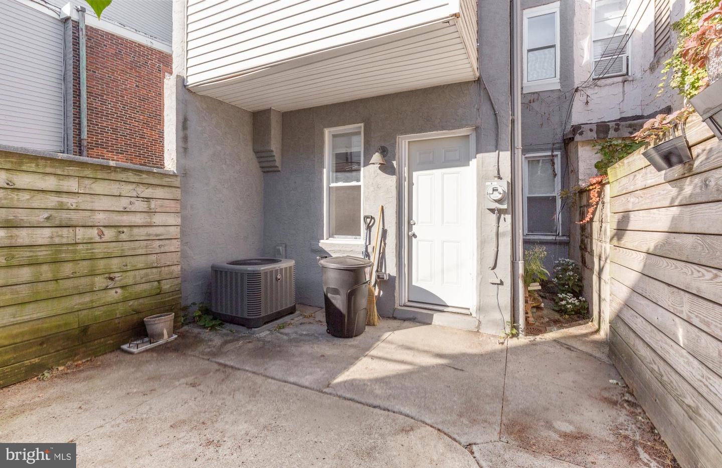 1517 S Lecount St Property Photo 11
