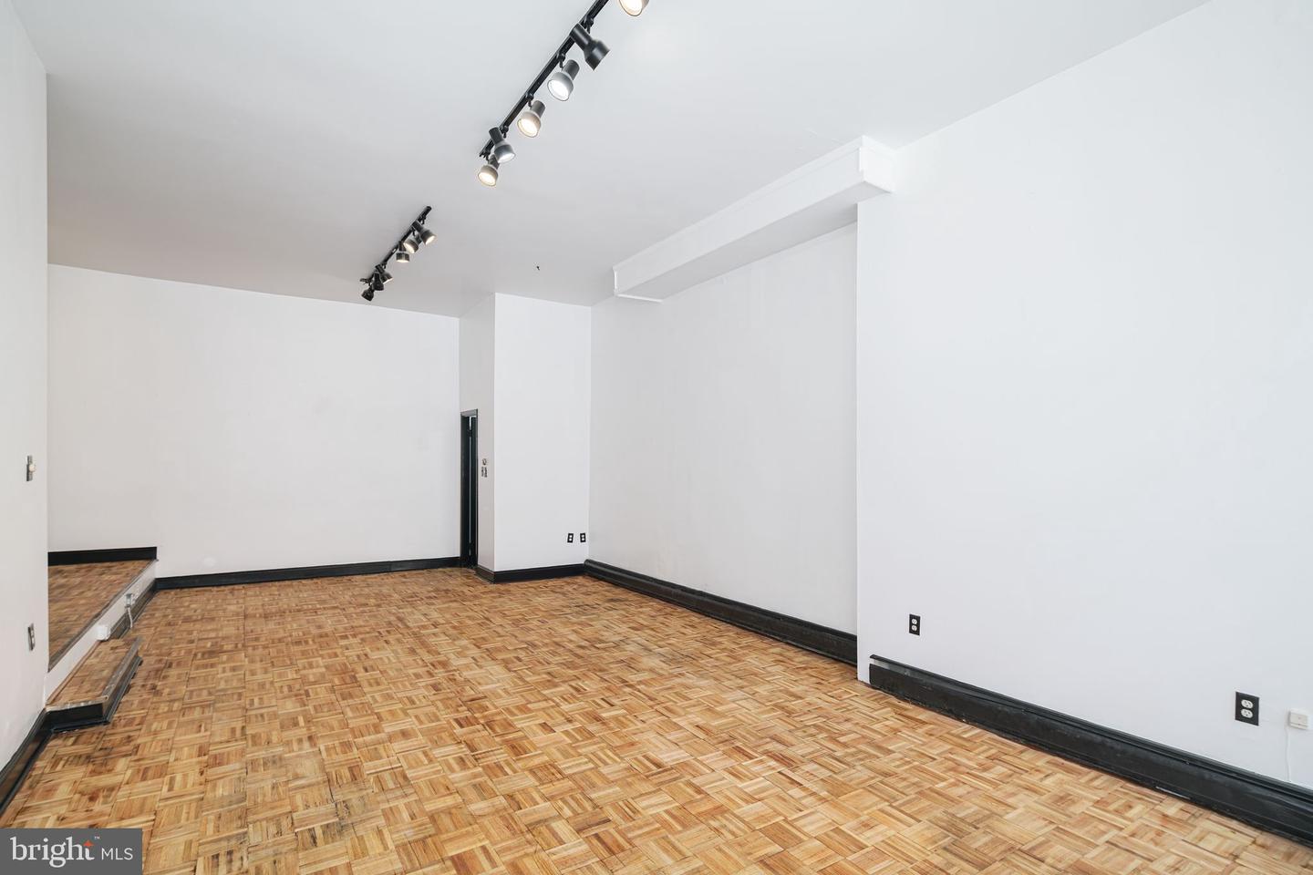 1024 Pine St Property Photo 3
