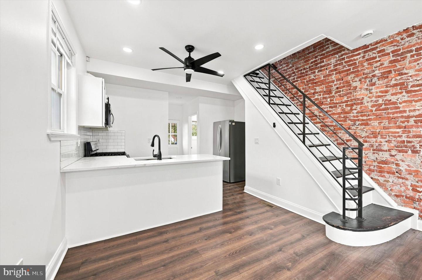1771 N Dover St Property Photo 3