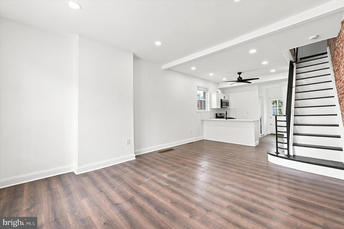 1771 N Dover St Property Photo 4