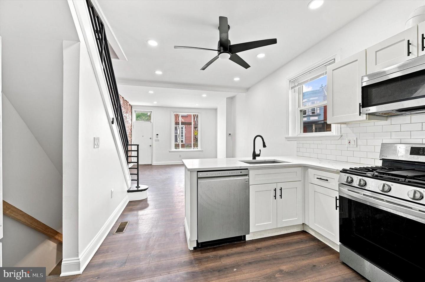 1771 N Dover St Property Photo 6