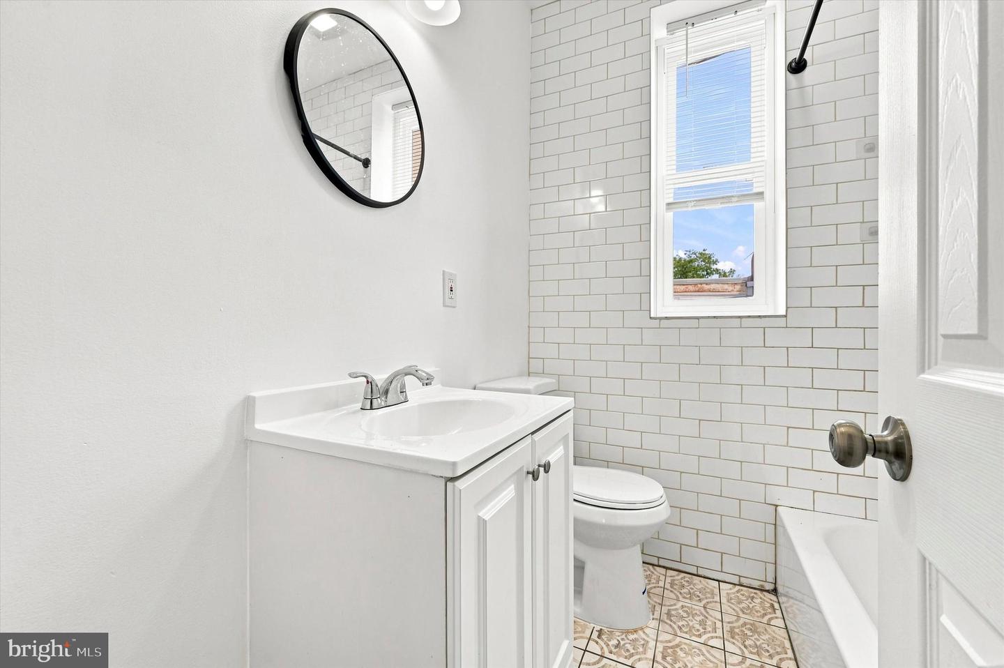1771 N Dover St Property Photo 8
