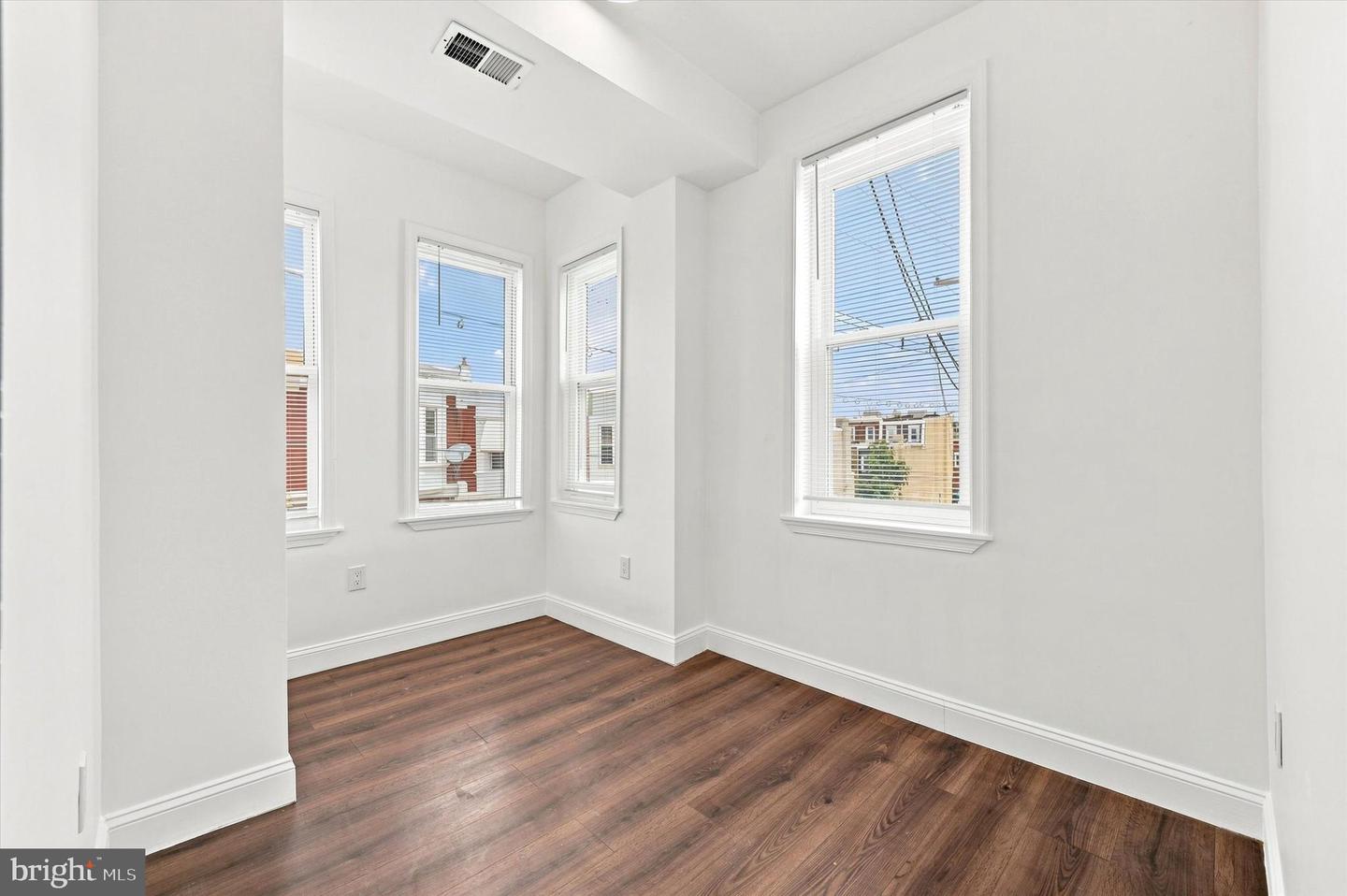 1771 N Dover St Property Photo 10