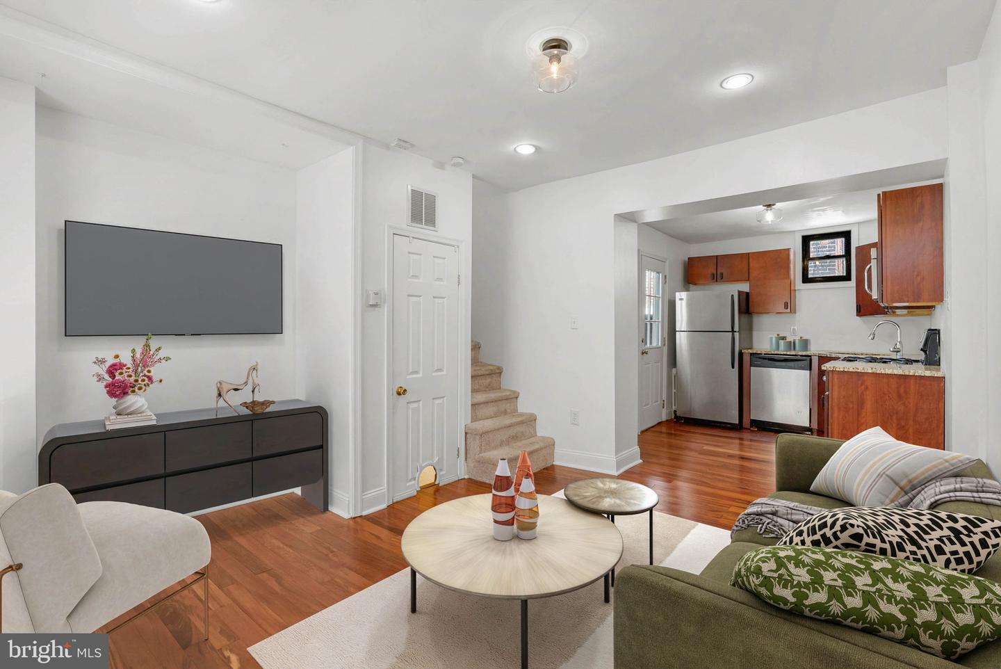 525-r Fitzwater St #3 Property Photo 1