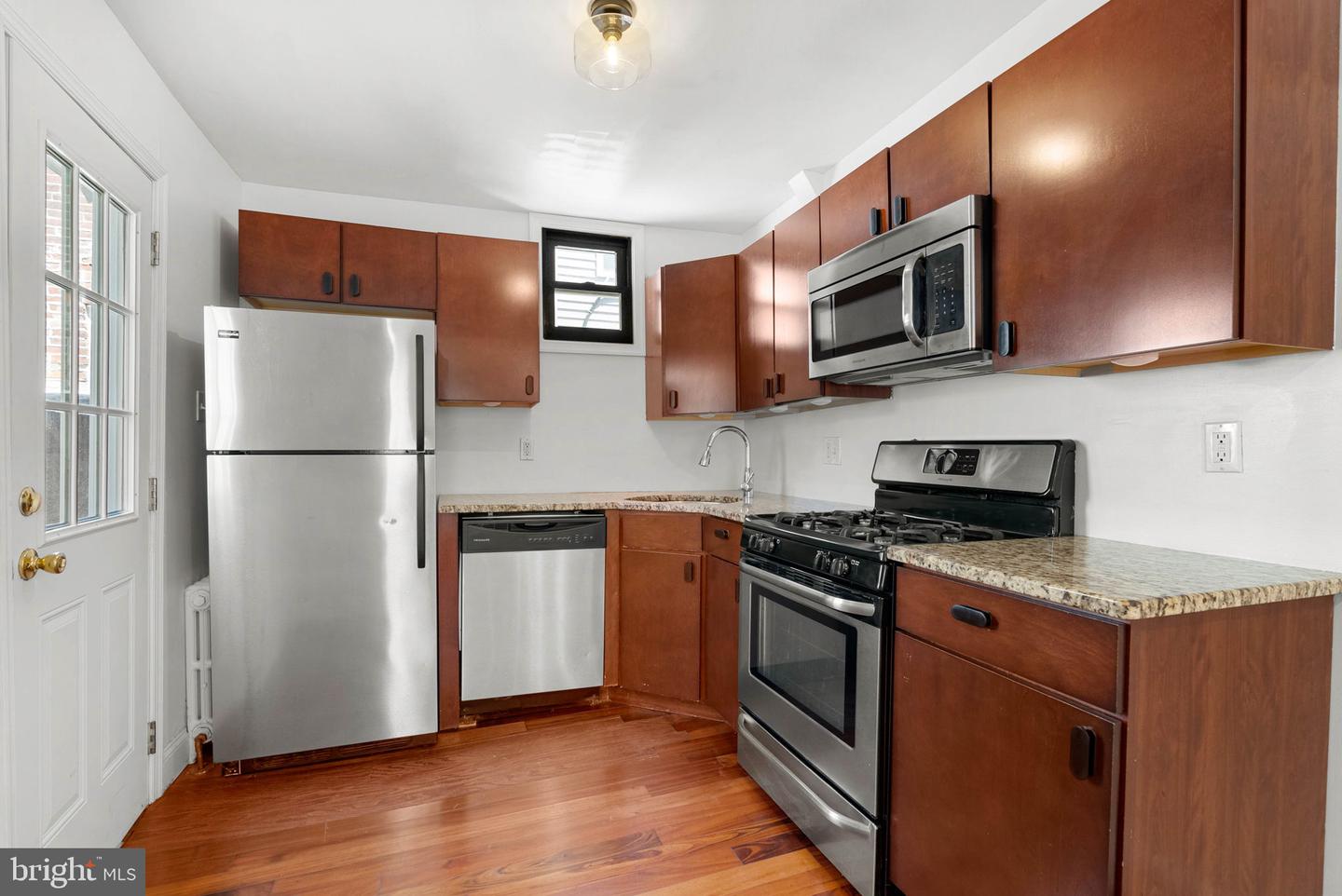 525-r Fitzwater St #3 Property Photo 3