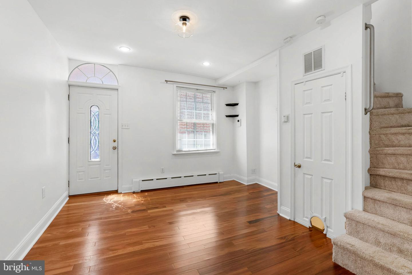 525-r Fitzwater St #3 Property Photo 5
