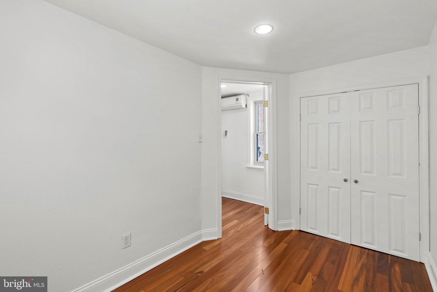 525-r Fitzwater St #3 Property Photo 11