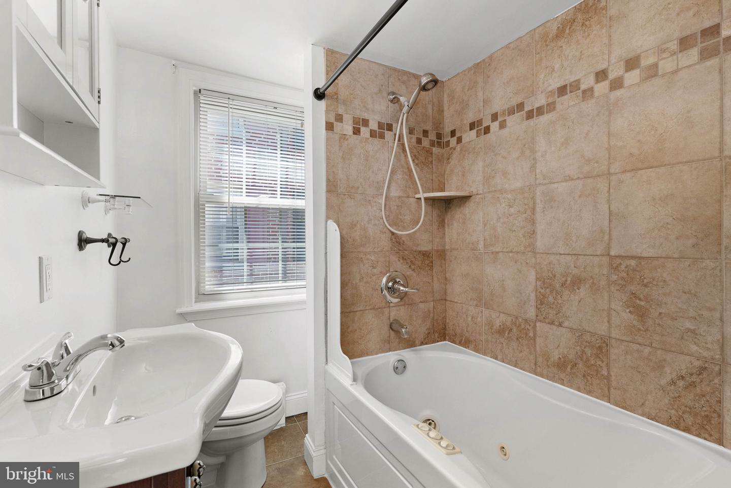 525-r Fitzwater St #3 Property Photo 12