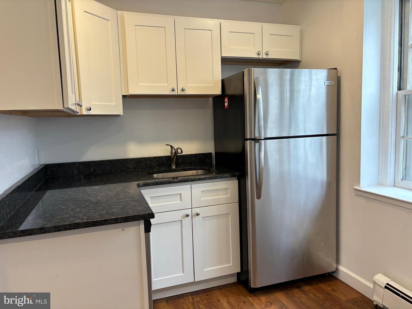 676 Perth Pl ##b Property Photo 4