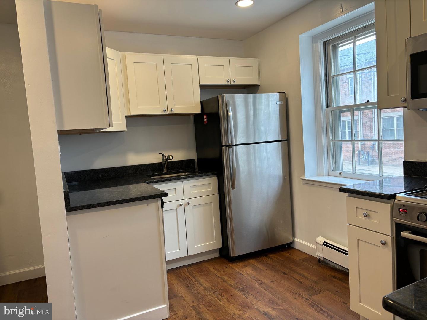 676 Perth Pl ##b Property Photo 6
