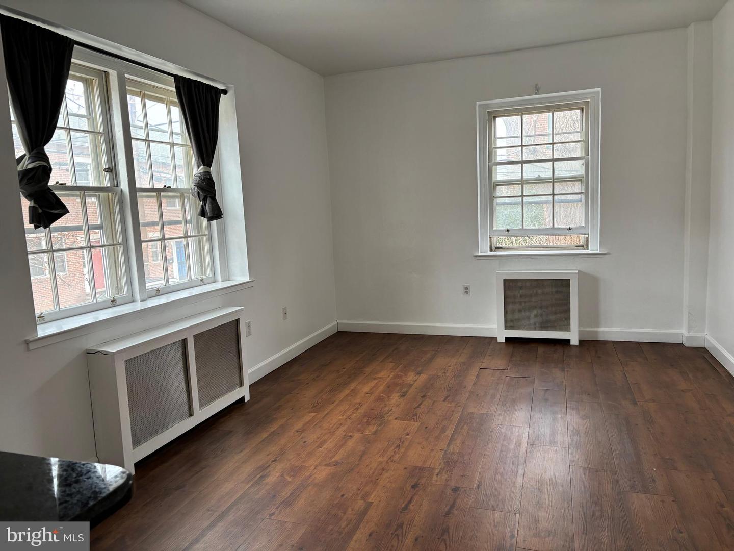 676 Perth Pl ##b Property Photo 8
