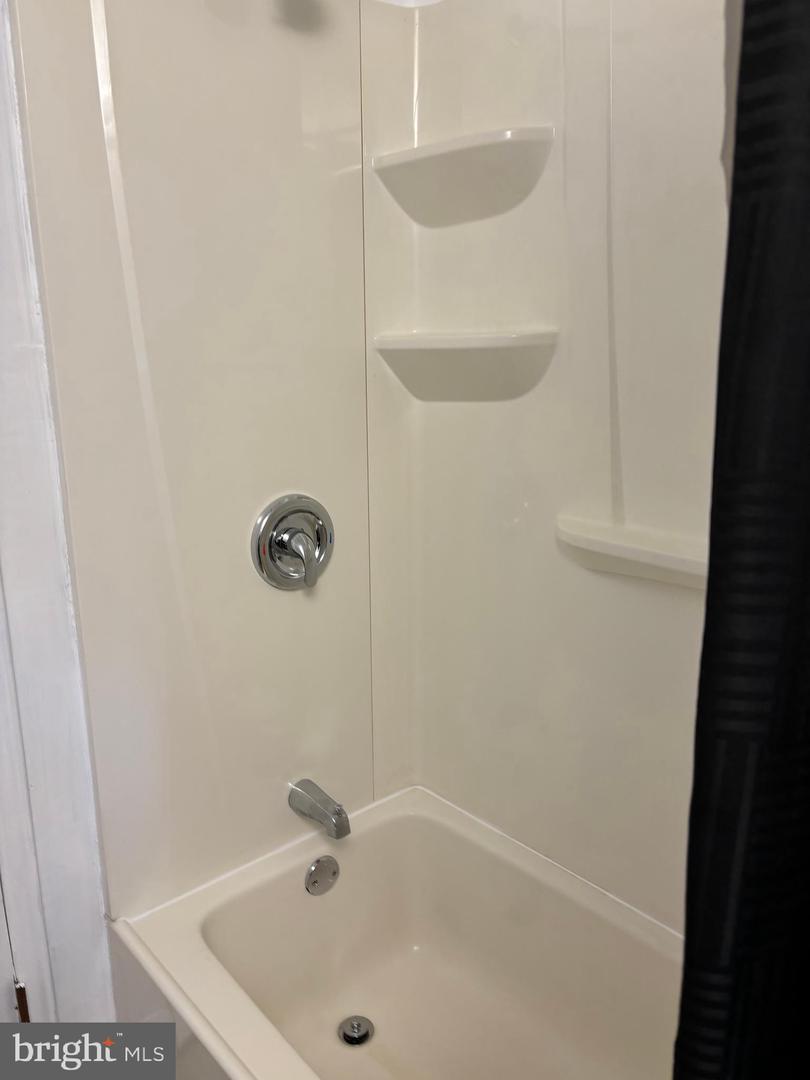 676 Perth Pl ##b Property Photo 14