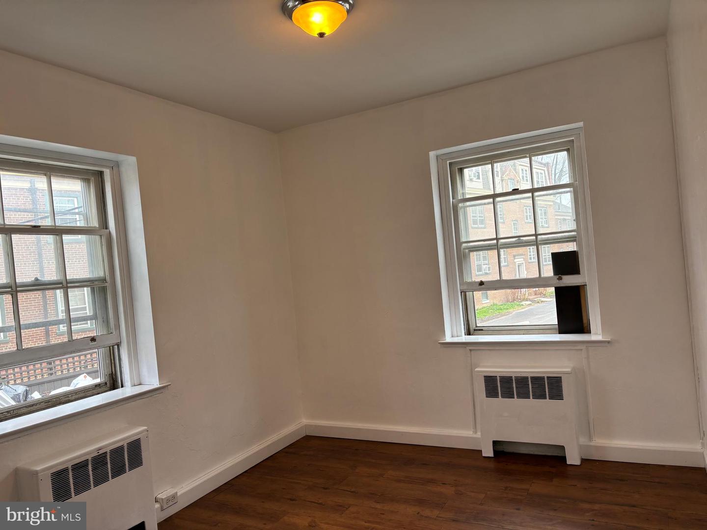 676 Perth Pl ##b Property Photo 16