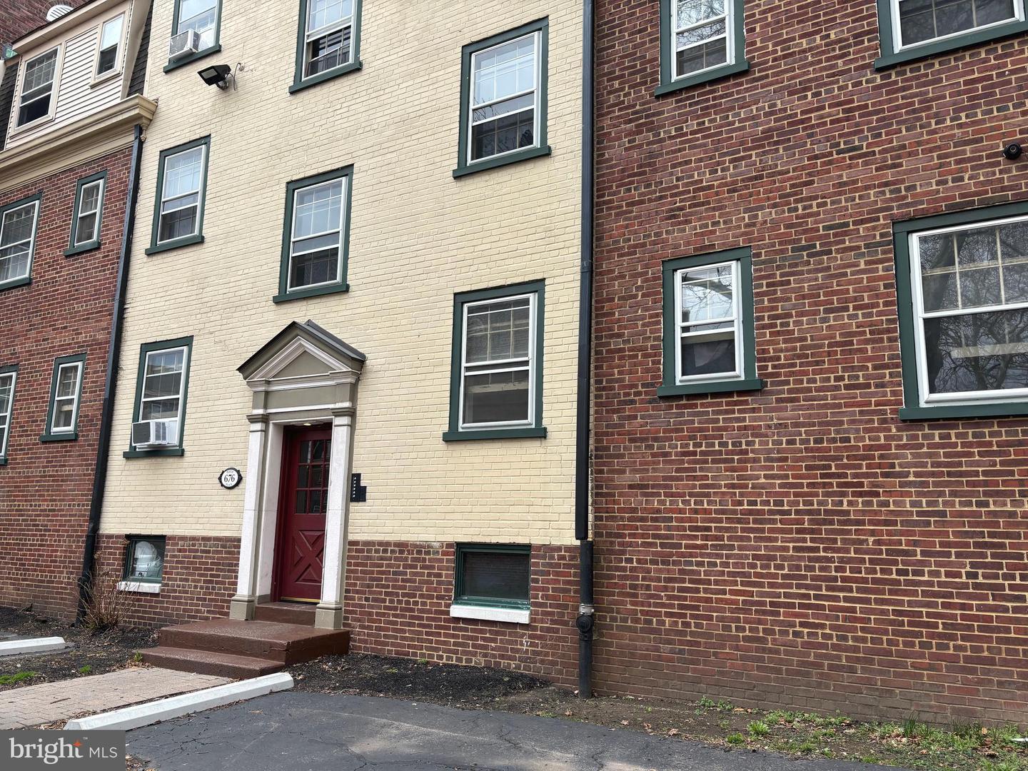 676 Perth Pl ##b Property Photo 41