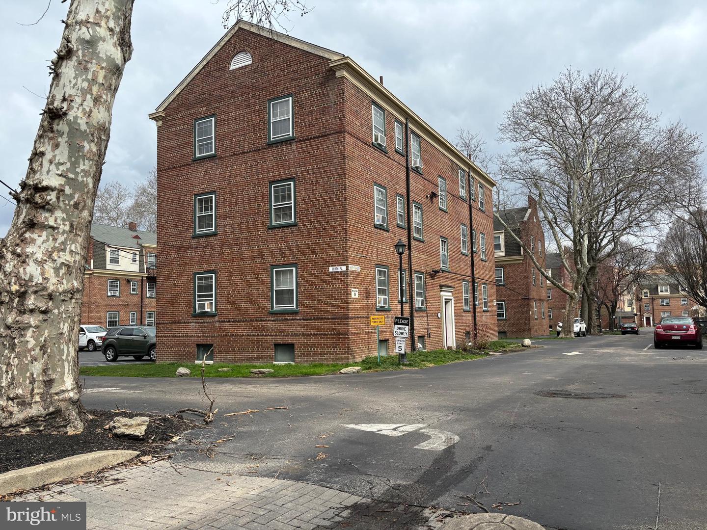 676 Perth Pl ##b Property Photo 44