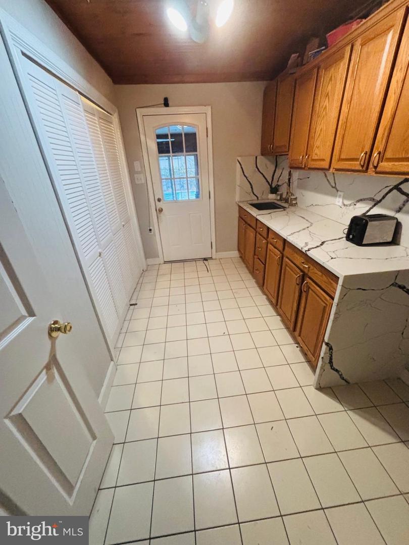 1161 Overington St Property Photo 7