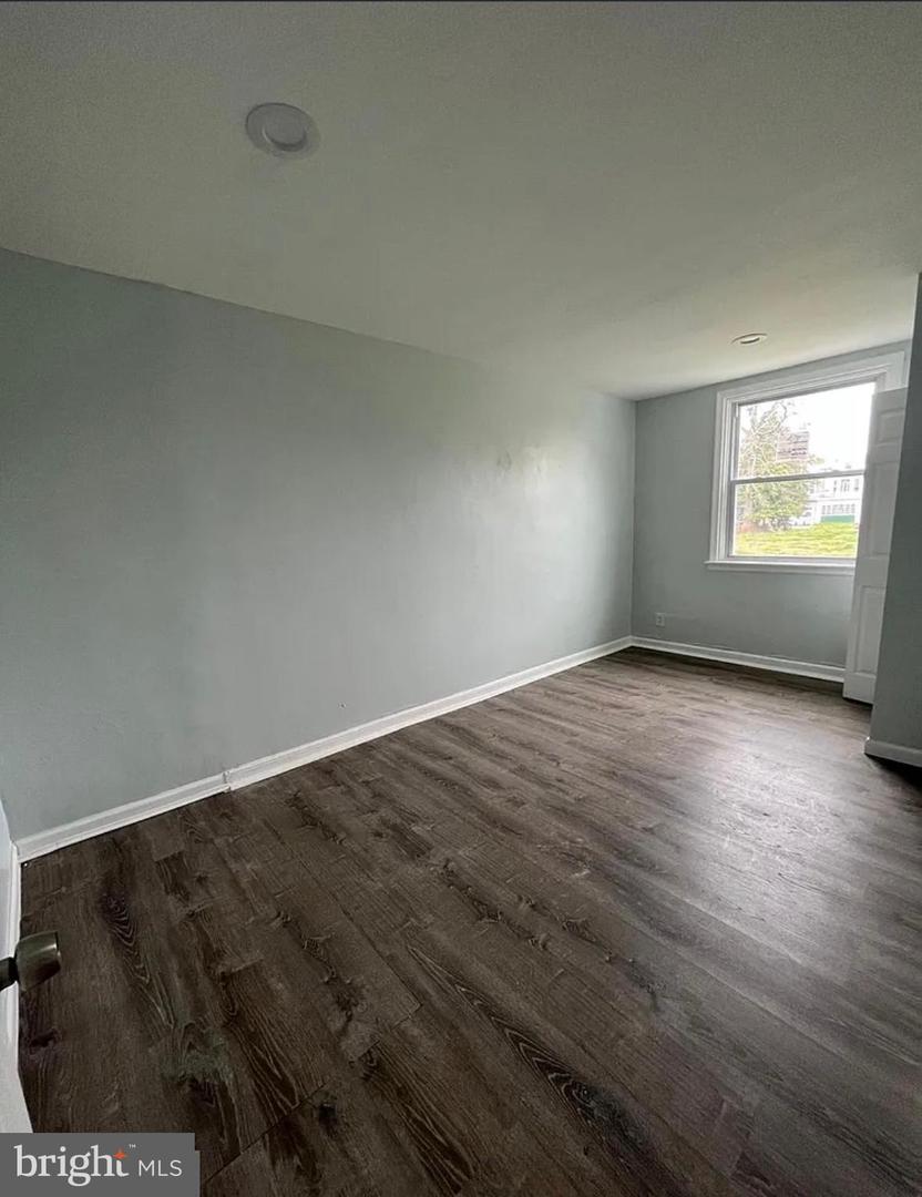 1161 Overington St Property Photo 11