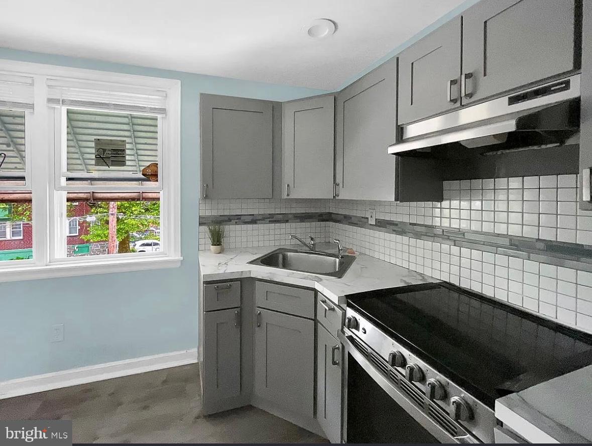 1161 Overington St Property Photo 15