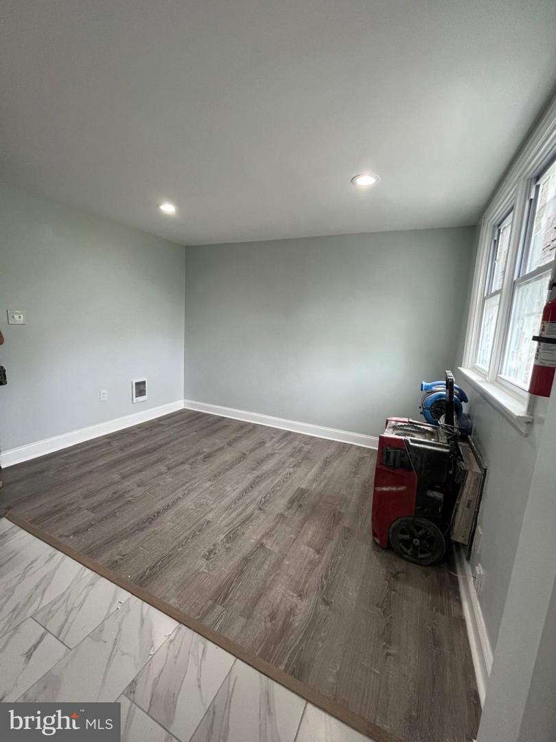1161 Overington St Property Photo 30