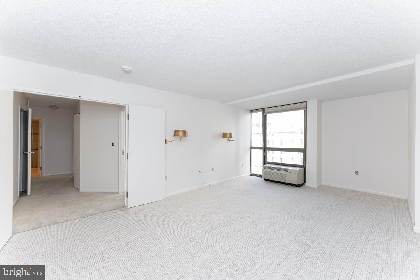 233 S 6th St #1602l Property Photo 8