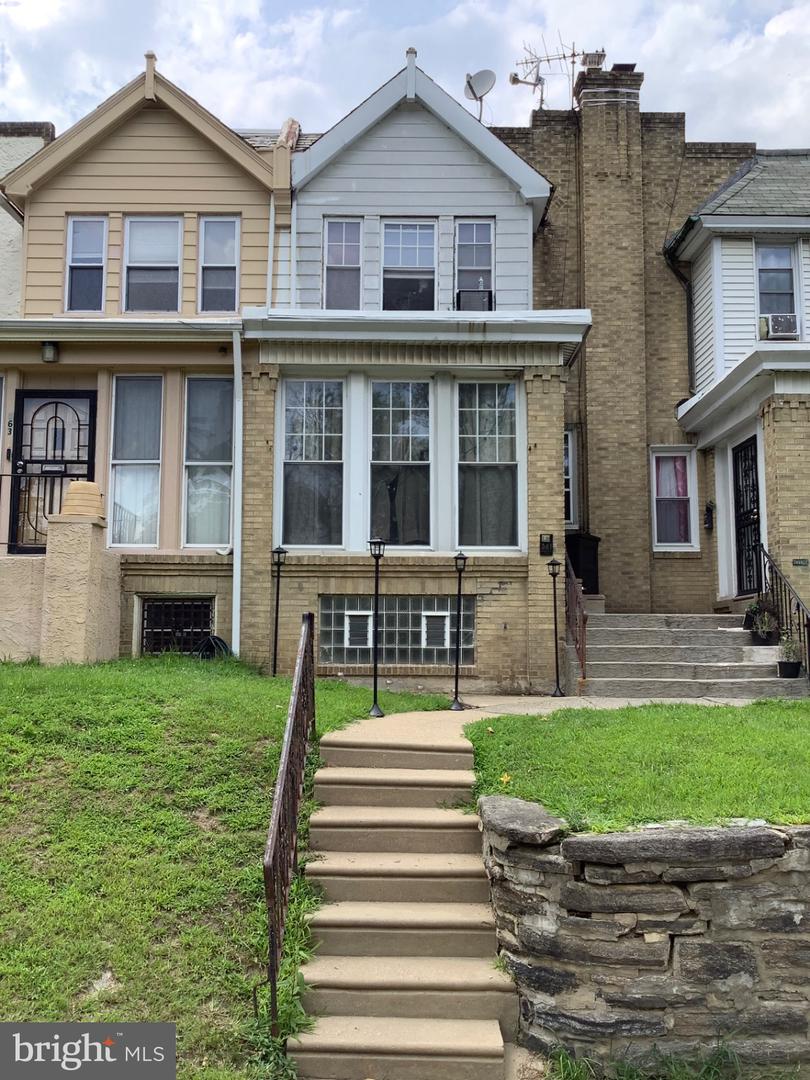 561 W Abbottsford Ave Property Photo 1