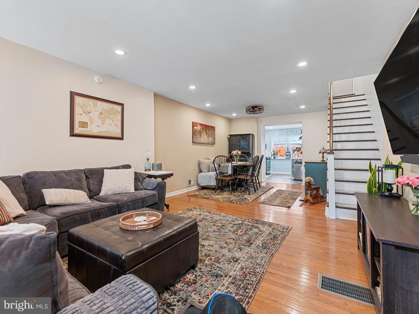 1623 Latona St Property Photo 3