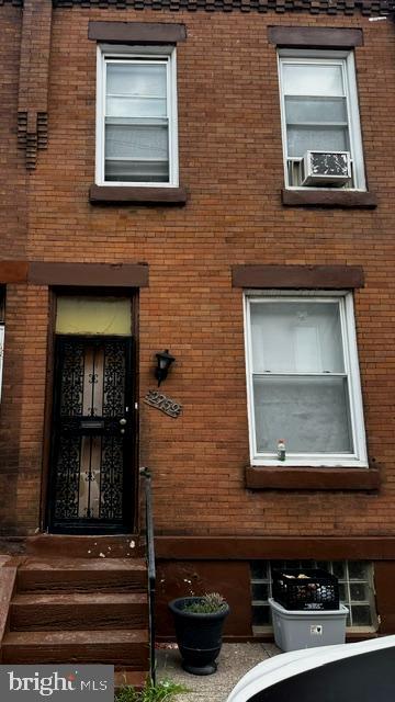 2759 N TAYLOR ST Property Photo 1