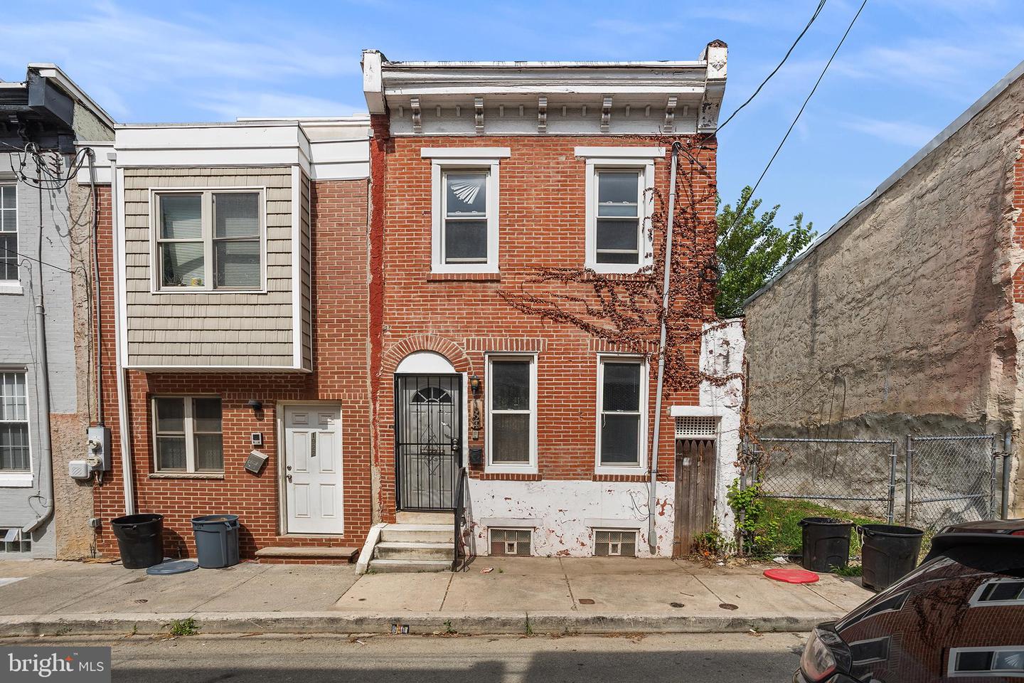 1924 N Darien St Property Photo 2