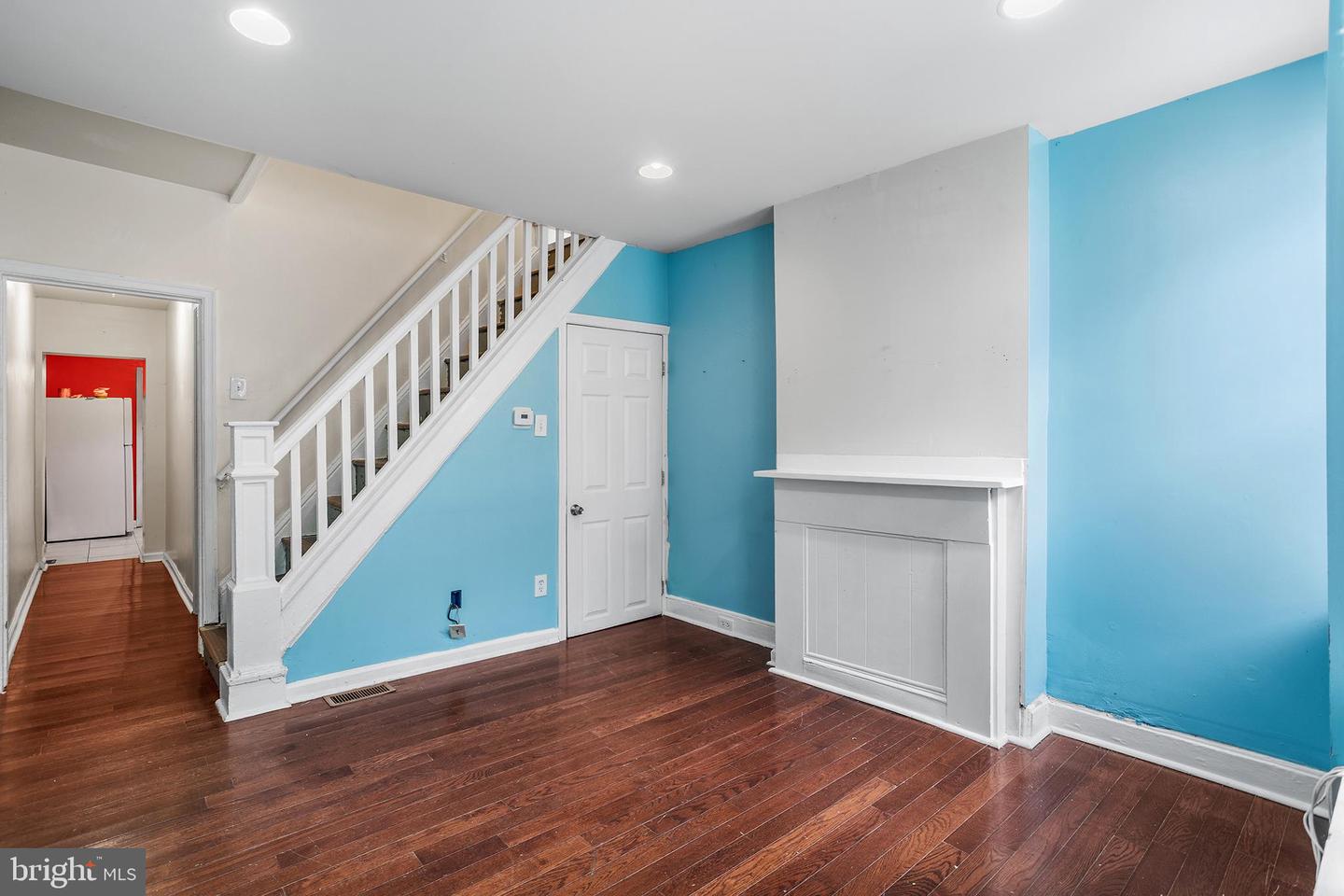 1924 N Darien St Property Photo 3