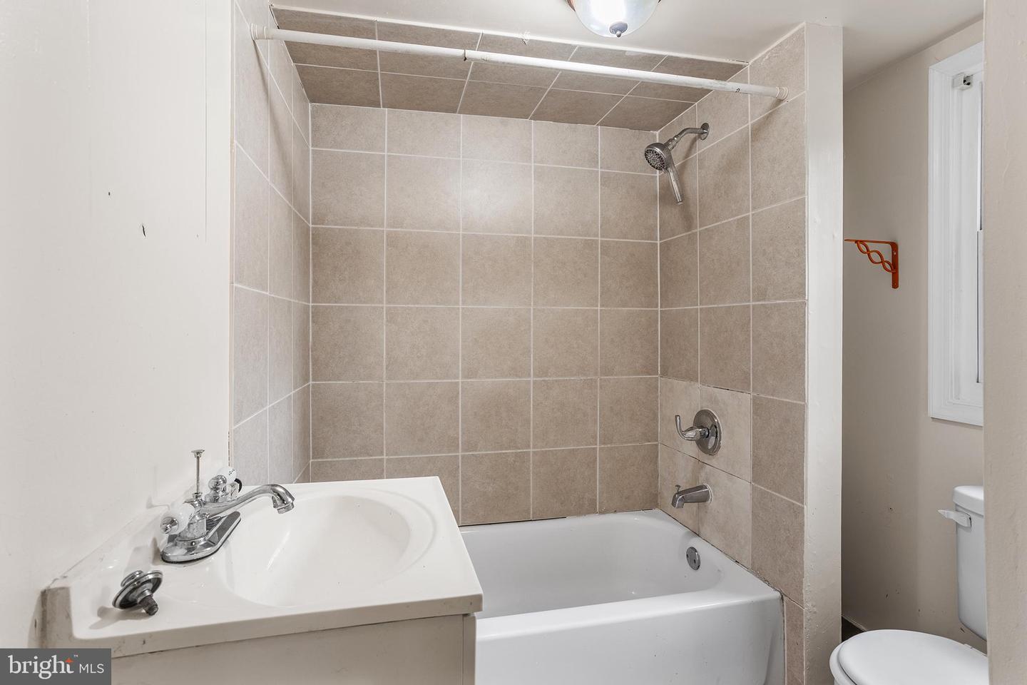 1924 N Darien St Property Photo 11
