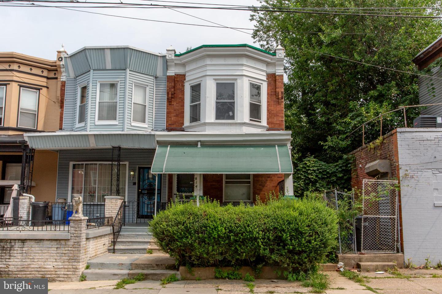814 E WOODLAWN ST Property Photo 1