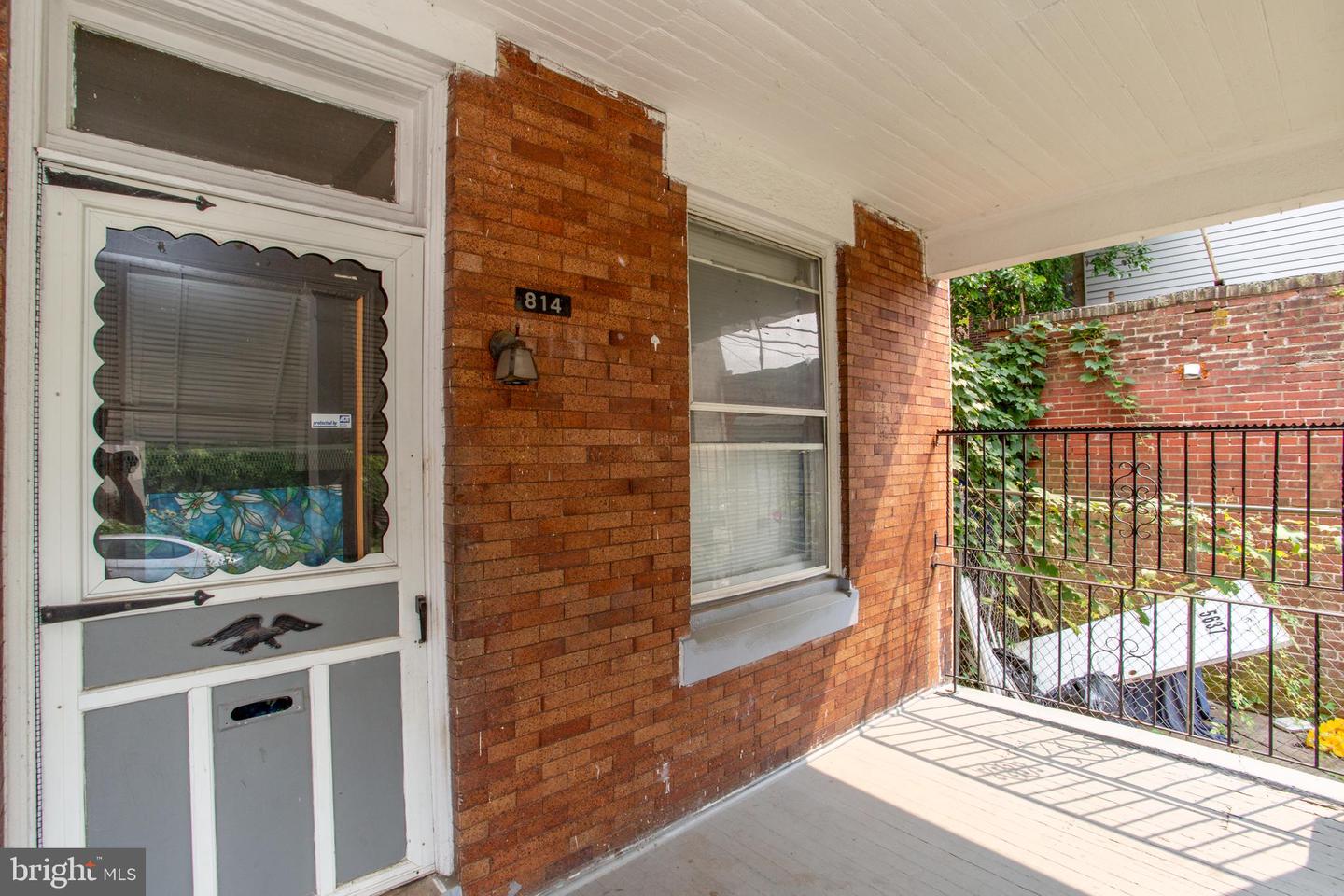 814 E Woodlawn St Property Photo 5