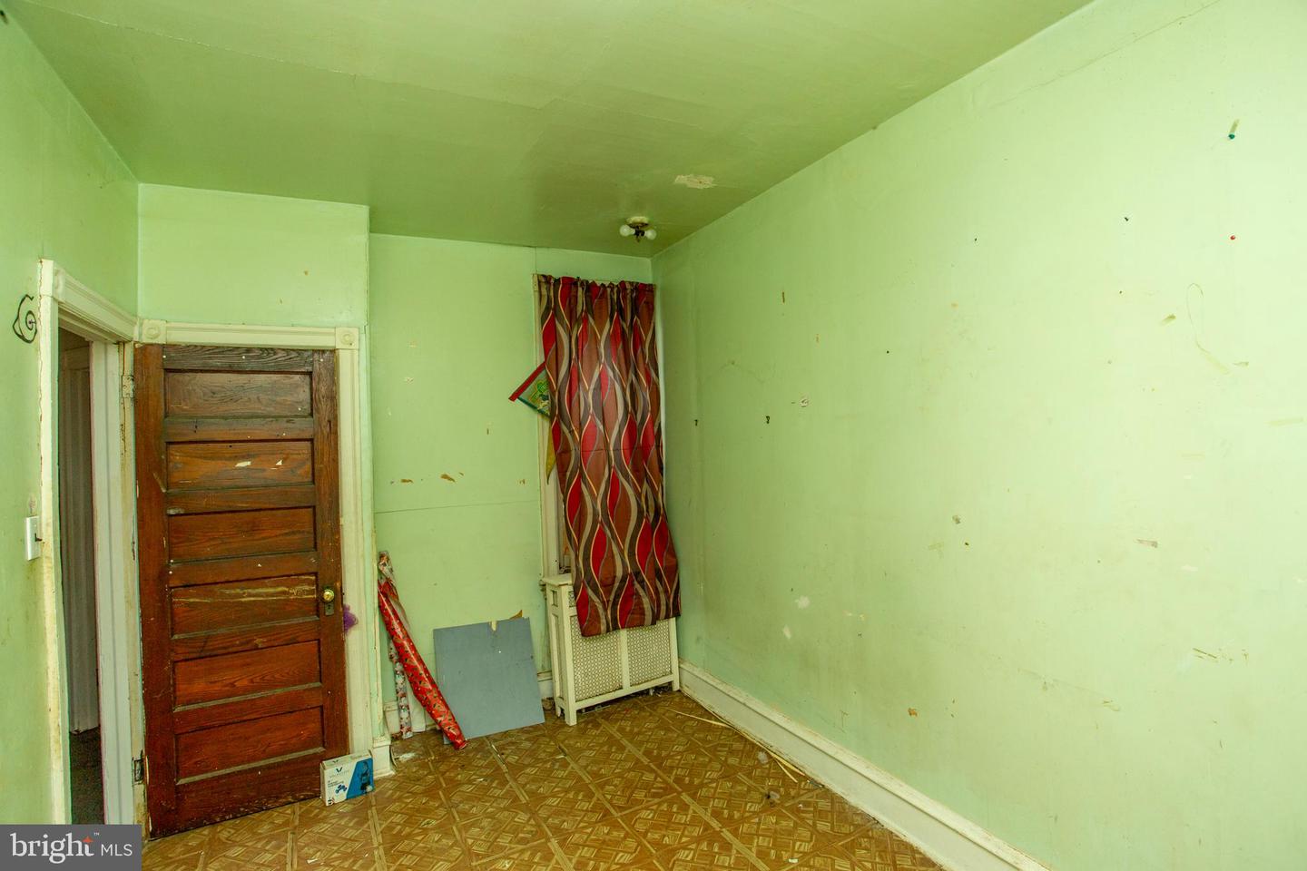 814 E Woodlawn St Property Photo 45